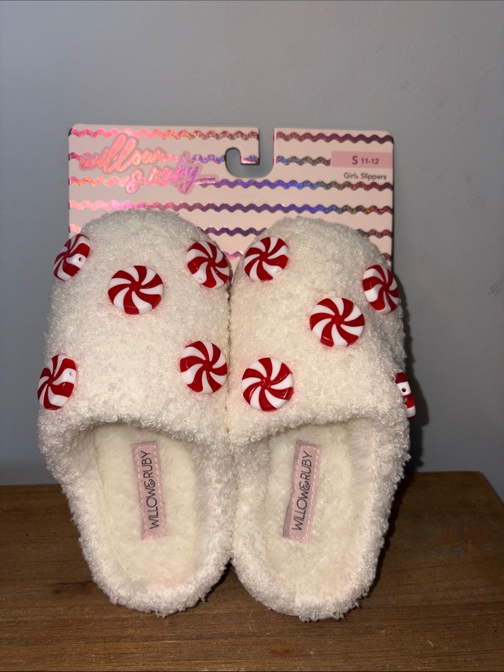 NEW Girls' White Peppermint Pom Slippers Size 11/12